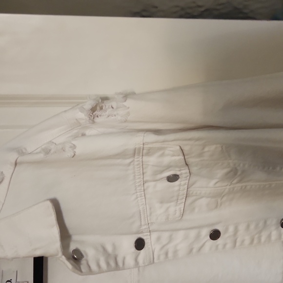 Just black white denim cropped jacket - Picture 3 of 9